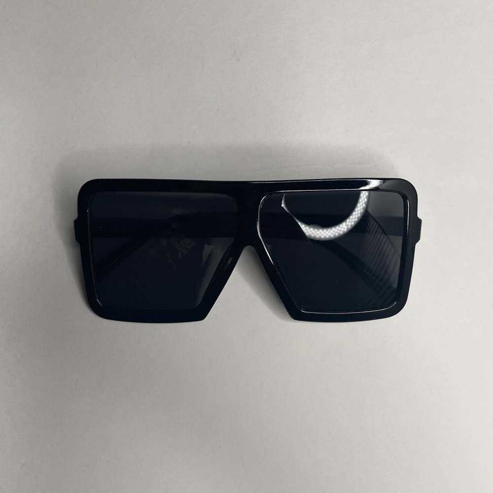 **NEVER WORN** black rectangular oversized sunglasses